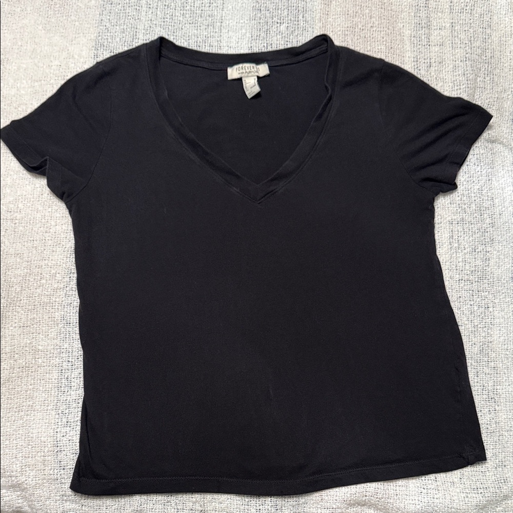 Forever 21 Black V-Neck Short Sleeve Tee